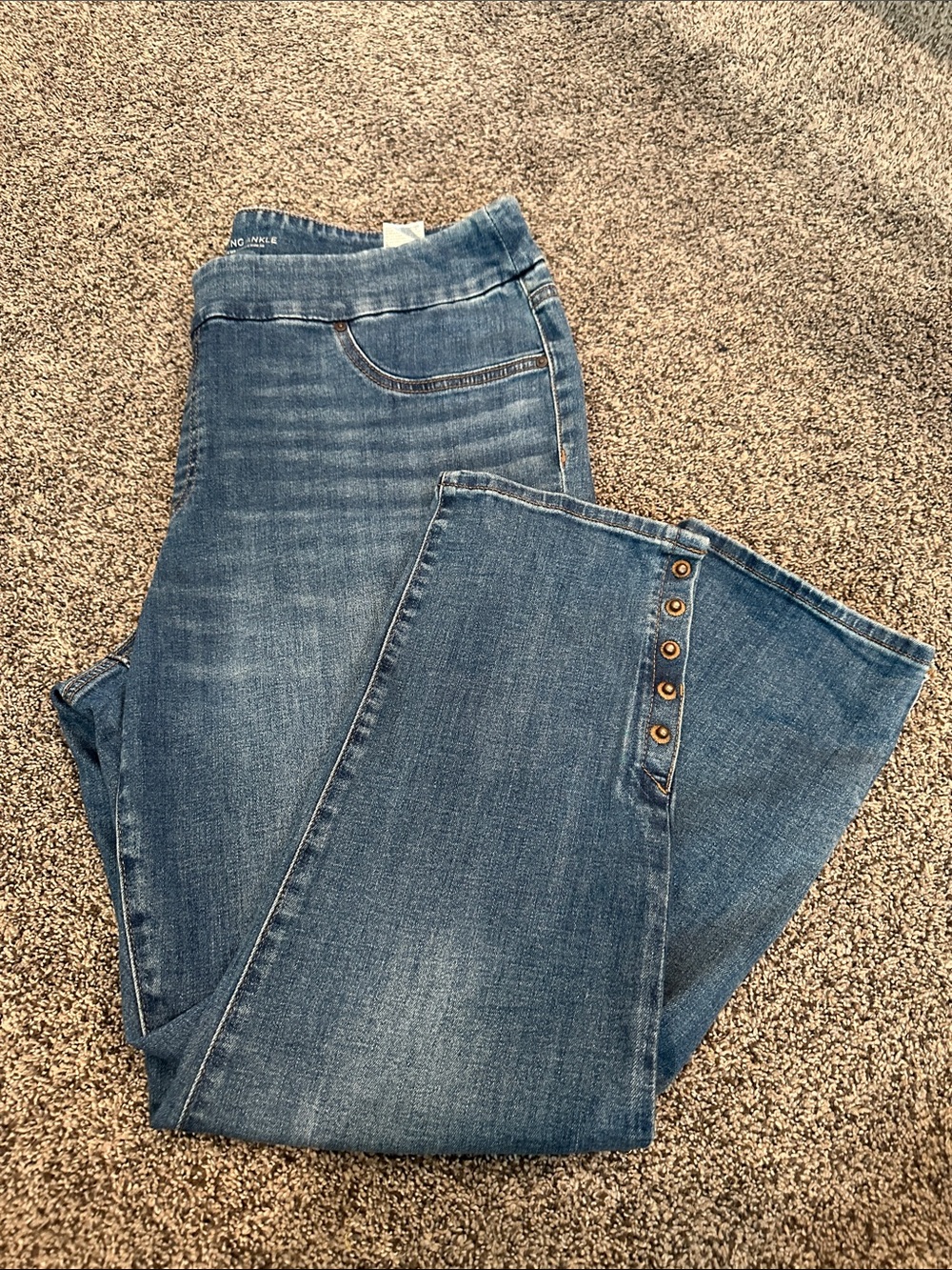 Chicos Jegging Ankle Jeans. Pull on. Size 16.
